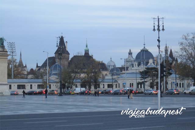 plaza de los heroes budapest en hungría